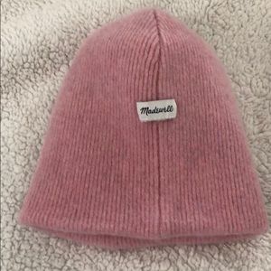 Madewell beanie. Excellent pre-owned condition.